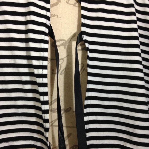 💥Stripped Crop Top with Ribbon Ties - Picture 6 of 6